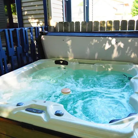 Restoration - Private Spa And Great Location!